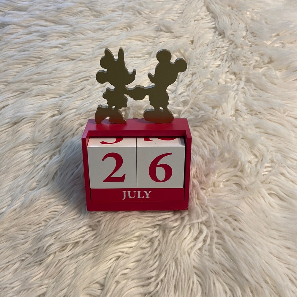 Disney Mini and Micky Wooden Calendar excellent condition color red and white